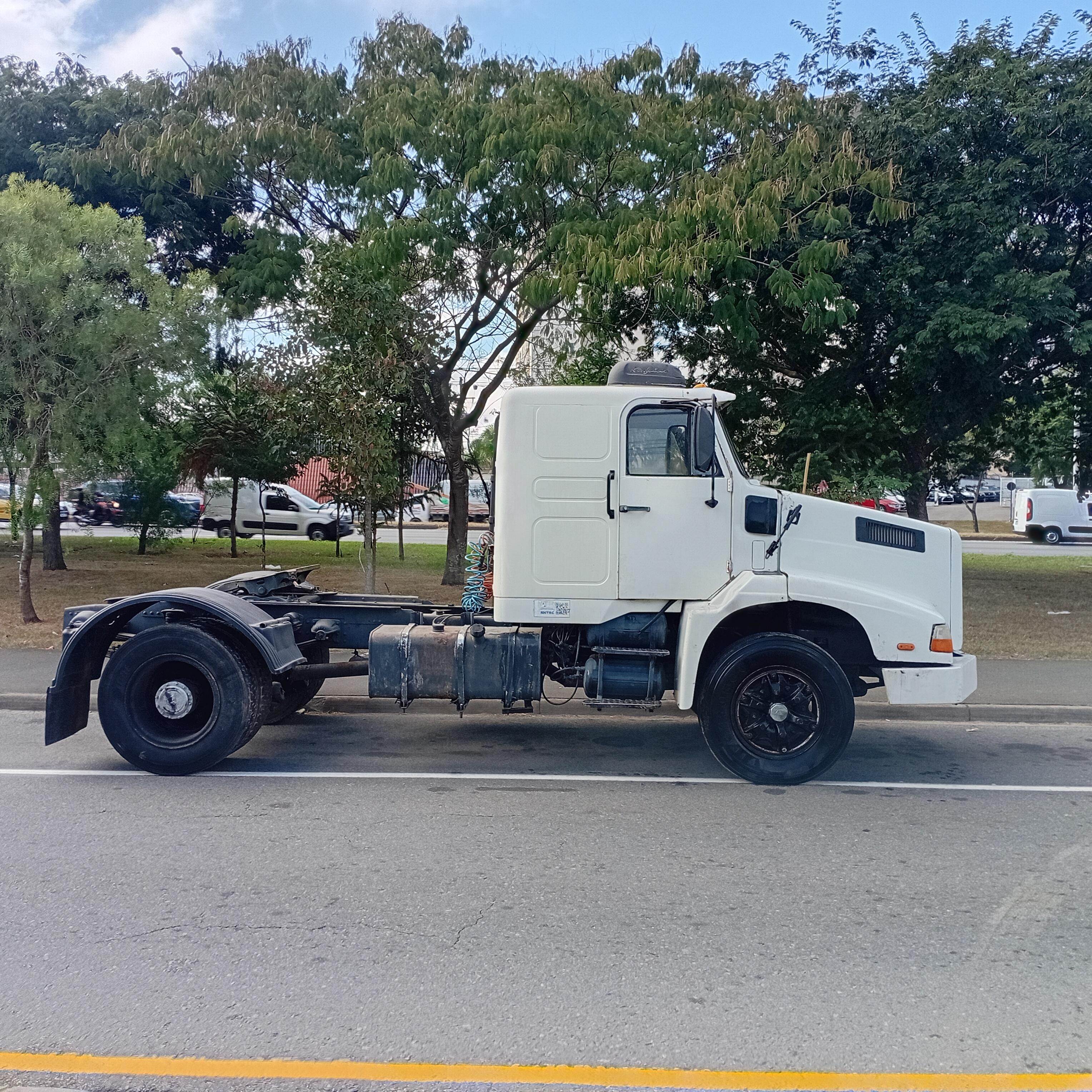 VOLVO thumb 3